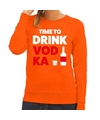 Time to drink Vodka tekst sweater oranje voor dames
